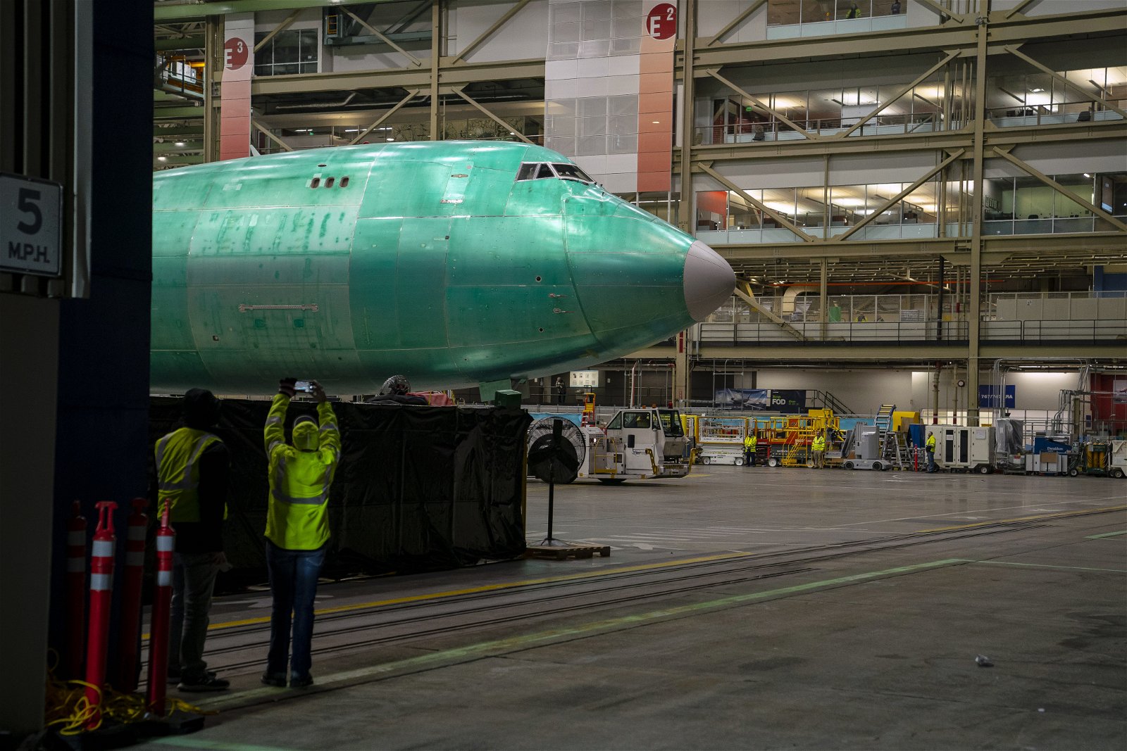 Clap De Fin Pour La Reine Des Cieux Le Dernier Boeing 747 Est Sorti D