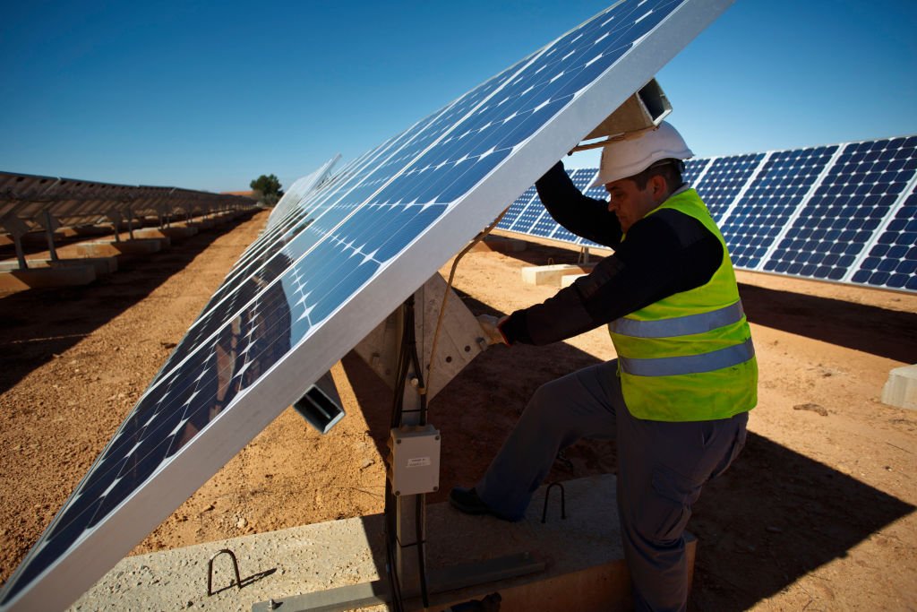 La Plus Grande Centrale Solaire D Europe Est En Espagne Millions