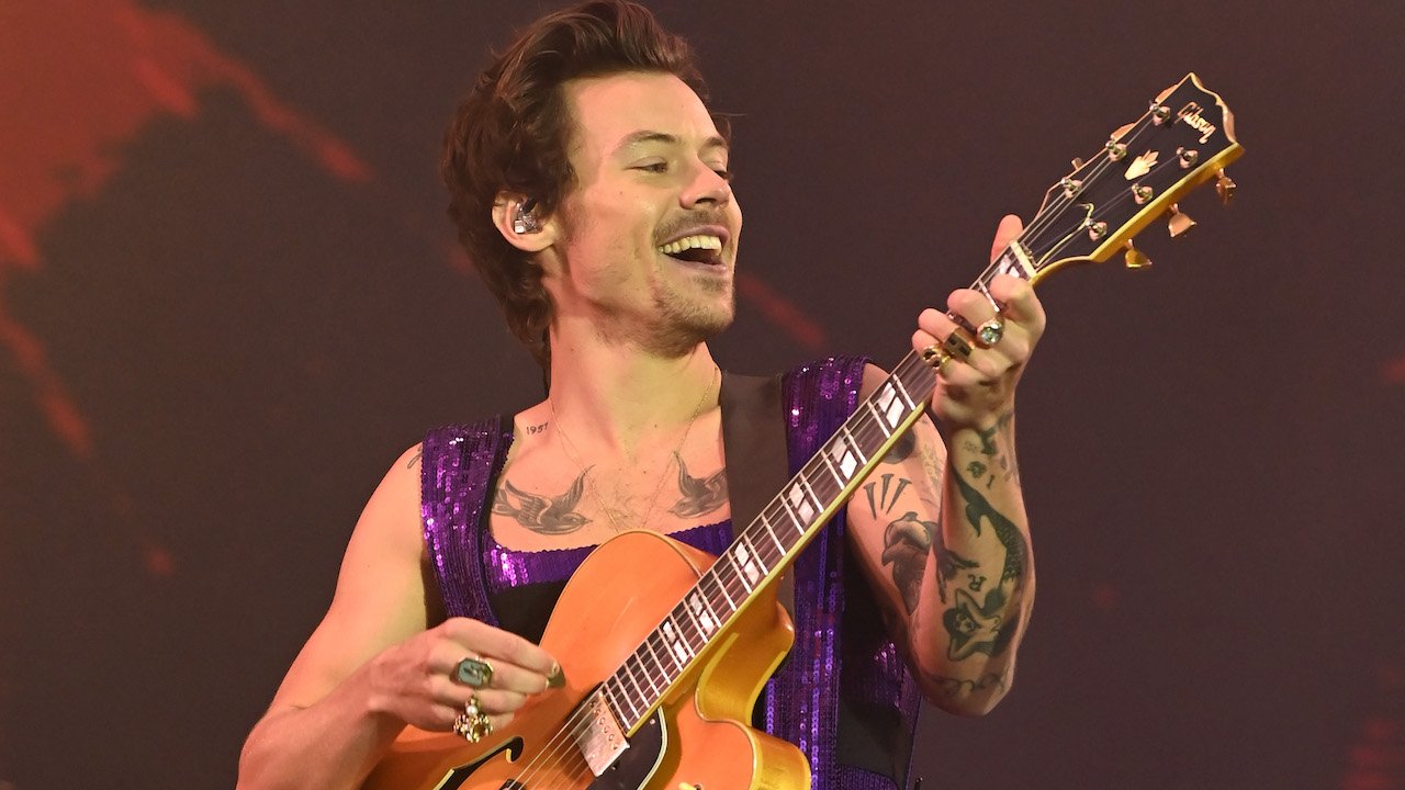 Harry Styles Lost Woensdag Videoclip Voor Late Night Talking Newsmonkey