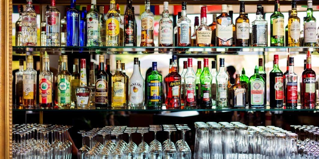 Apres Les Paquets De Cigarettes Les Bouteilles D Alcool Doivent Elles Porter Un Message D Avertissement Business Am