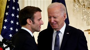 Biden: “We zullen blijven samenwerken om Rusland verantwoordelijk te houden voor alle schade.”