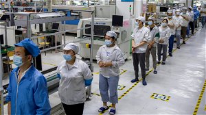 IPhone-fabriek Foxconn voert productie weer op, maar coronazorgen zijn nog niet weg