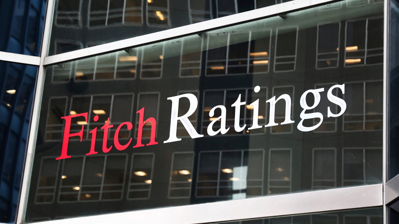 Fitch waarschuwt dat oplopende Franse staatsschuld tot lagere kredietrating kan leiden