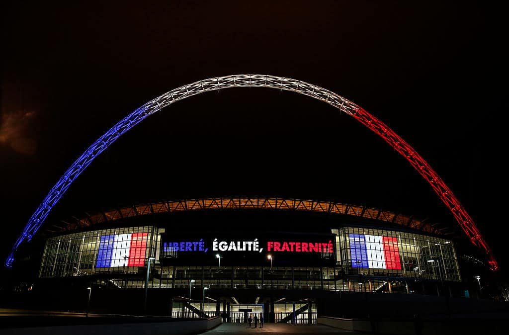 Stadion Wembley in kleuren Franse vlag.