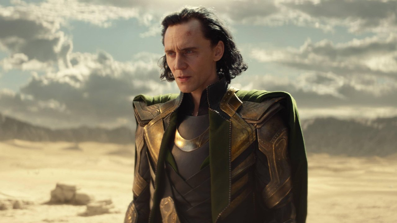 Acteur Tom Hiddleston Geeft Update Over Tweede Seizoen ‘Loki’ - Newsmonkey