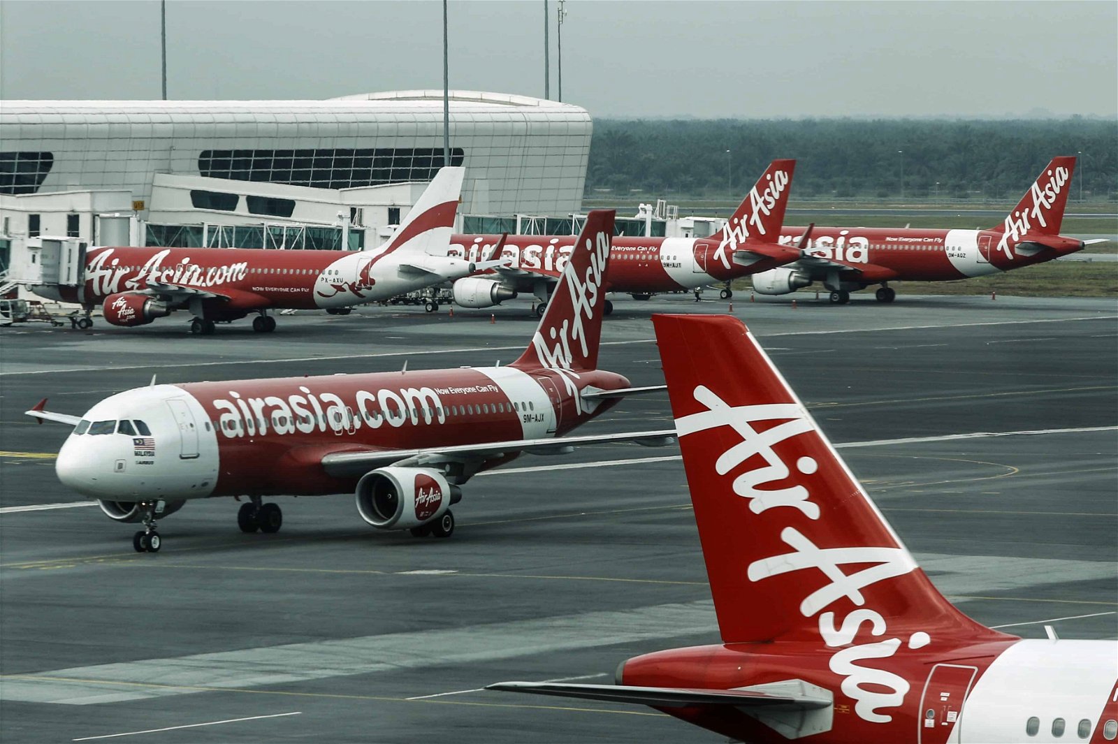 Verschillende vliegtuigen van AirAsia