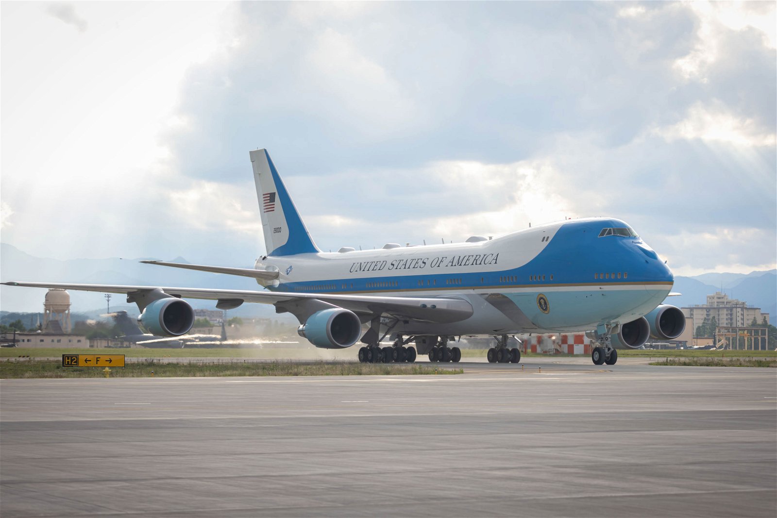 Air Force One dreigt langer op nieuwe vliegtuigen te moeten wachten