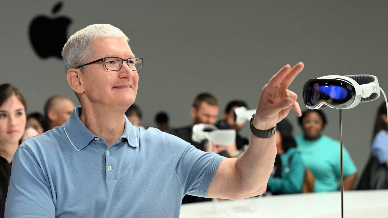 Слух: Apple уже работает над более дешевой гарнитурой дополненной реальности