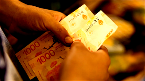 Inflatie in Argentinië is zodanig hoog dat de geldvoorraad onder druk staat: het land moet noodgedwongen peso’s importeren uit Malta en Parijs