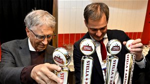 On the campaign trail: Bill Gates duikt op in de kiescampagne van Open Vld