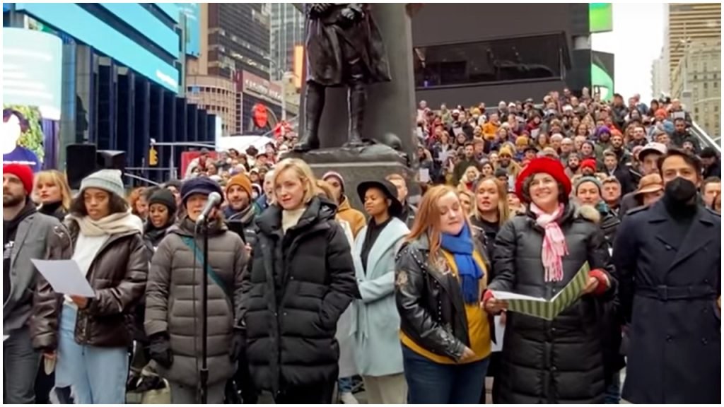 Broadway eert overleden Stephen Sondheim op Times Square