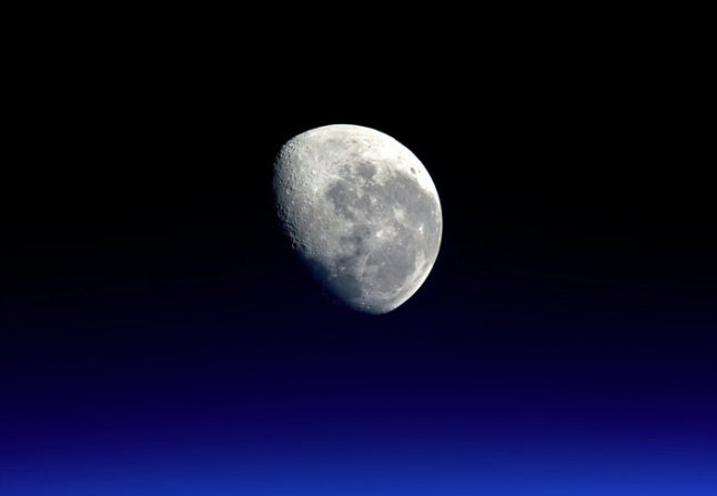 La Chine a construit la première Lune artificielle... Sur Terre