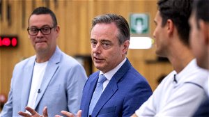 Bart De Wever (N-VA) geeft PVDA gelijk over Siegfried Bracke die een juridische oorlog begon over een online campagne: “Jullie hebben het recht om hem aan te vallen”