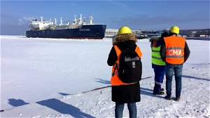 Rusland stuurt gewone olietankers het zee-ijs in