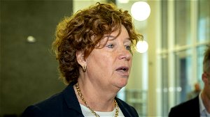 De Sutter gaat loonspanning bij Bpost en Proximus onder de loep nemen