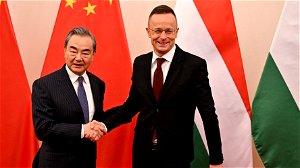 “Ontkoppelen van China is zelfmoord voor Europese economie”, zegt Hongaarse buitenlandminister