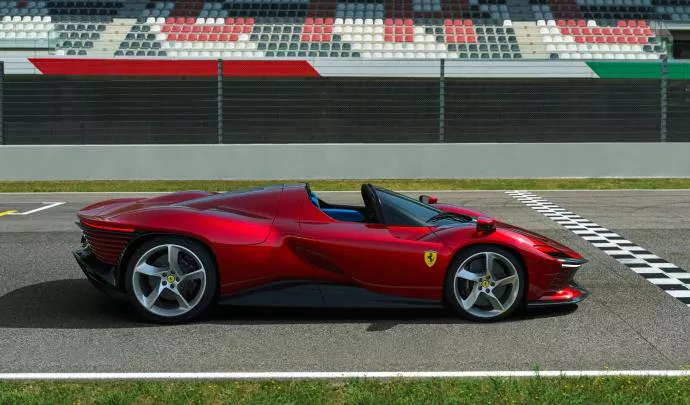 Voici la toute nouvelle Ferrari : prix de départ, 2 millions d'euros -  Business AM