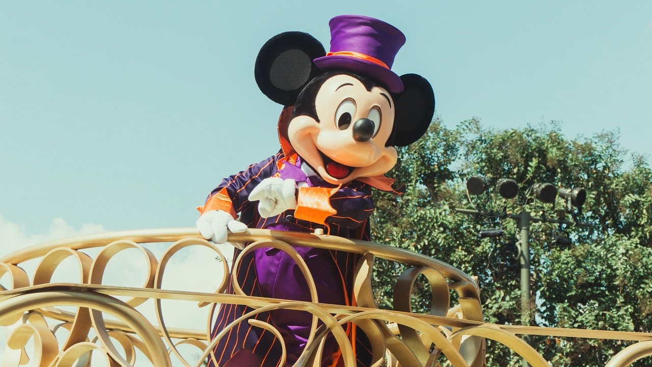 Disney работает над подписной версией Disney+, товаров и тематических парков.