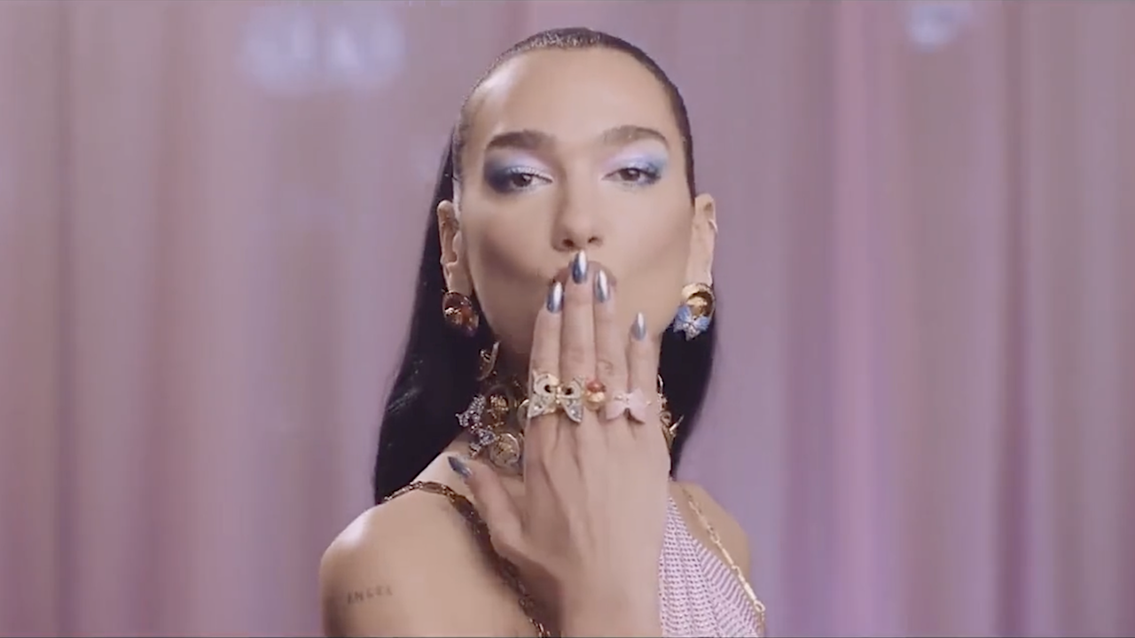 Dua Lipa lost vrijdag nieuw nummer voor soundtrack ‘Barbie’ - Newsmonkey