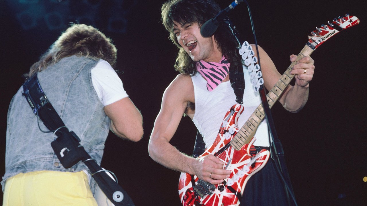 Indirect Zeebrasem Waarnemen Twee unieke Eddie Van Halen-gitaren worden geveild - Newsmonkey
