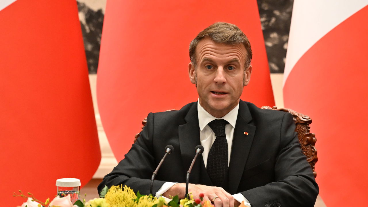 Macron roept op tot staakt-het-vuren in Oekraïne, roept China op invloed uit te oefenen op Rusland