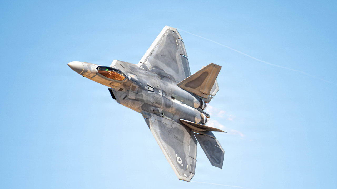 Verenigde Staten verspreiden hun F-22’s in Alaska uit schrik voor aanval van Rusland of China