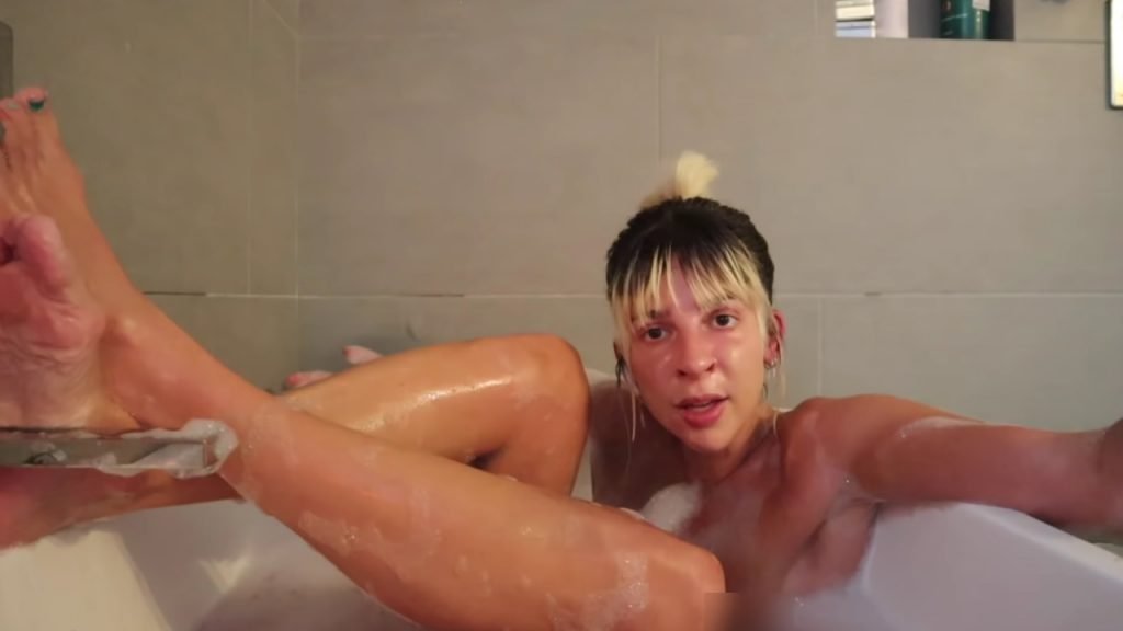 Gabbie Hanna bad