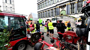 Gemeentewerkers Gent houden spontaan protest op stadhuis