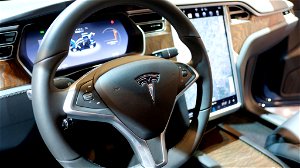 Tesla-hackers ontdekken dat Volledig Autonoom Rijden al mogelijk is