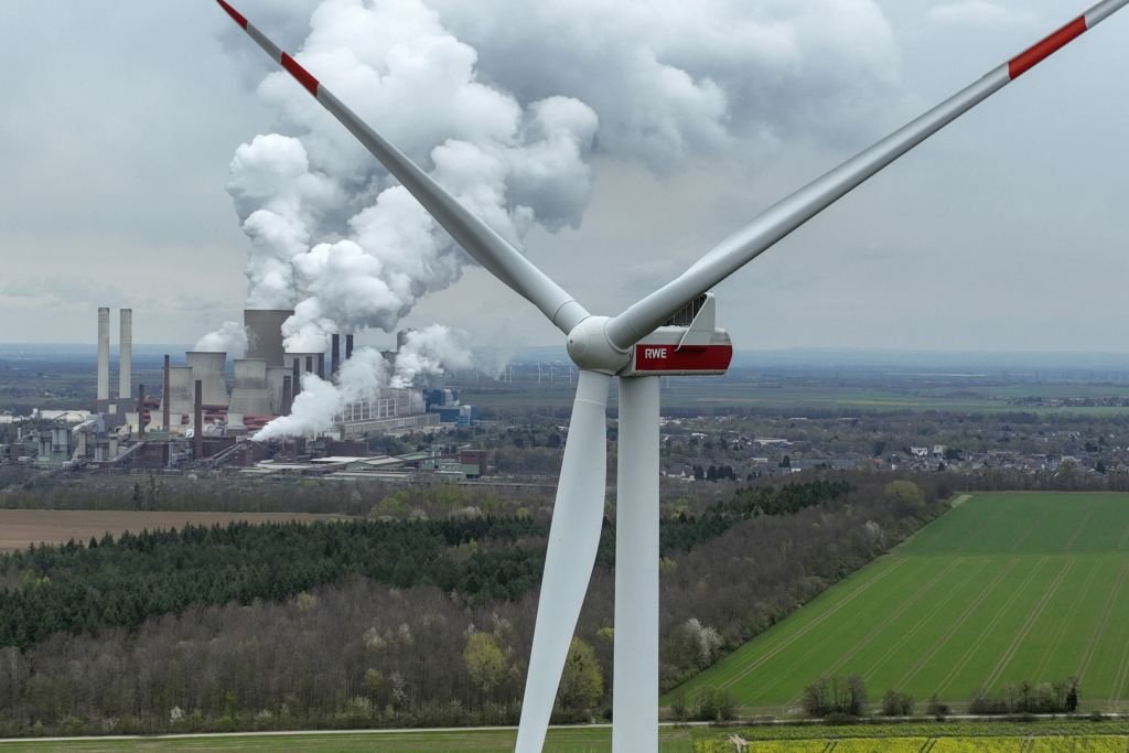 Produire De L'essence Grâce à L'énergie éolienne, Un Pari Contre ...