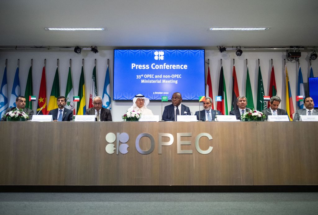 Olieprijzen dalen door zorgen over aanbod en OPEC+ speculatie