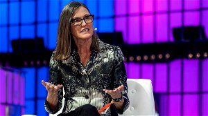 Cathie Wood pakt uit met verrassende uitspraak: “Nvidia is overgewaardeerd”