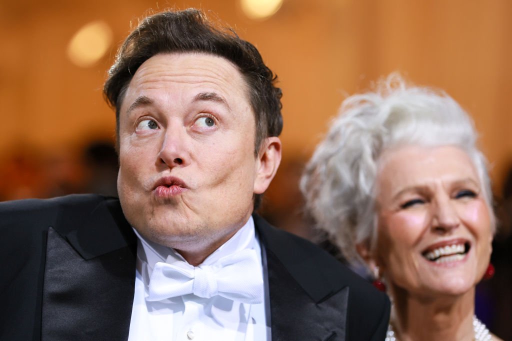 Il comportamento di Elon Musk in pubblico mette in imbarazzo i dipendenti SpaceX