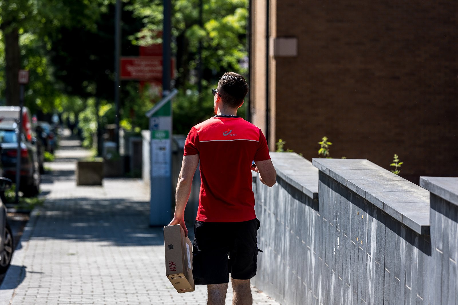 Bpost Augmente Le Prix De L\'envoi De Colis Pour Les Fêtes