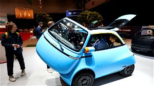 Mini-auto Microlino lanceert versie voor bestuurders vanaf 16 jaar
