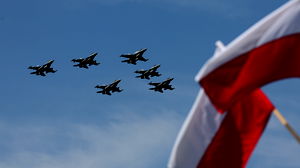 La Pologne déploie des avions de combat après d’intenses frappes aériennes russes dans l’ouest de l’Ukraine
