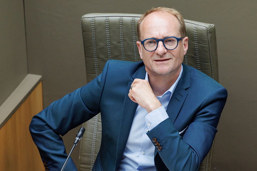 Budgettaire Strik: Vlaamse Regering Voert Strengere Controle in om Financiële Evenwicht te Bereiken