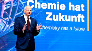 BASF overweegt vervroegde aandeleninkoop en kostenverlagingen