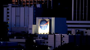 SpaceX en Blue Origin strijden om contract om mensen sneller naar de maan te brengen