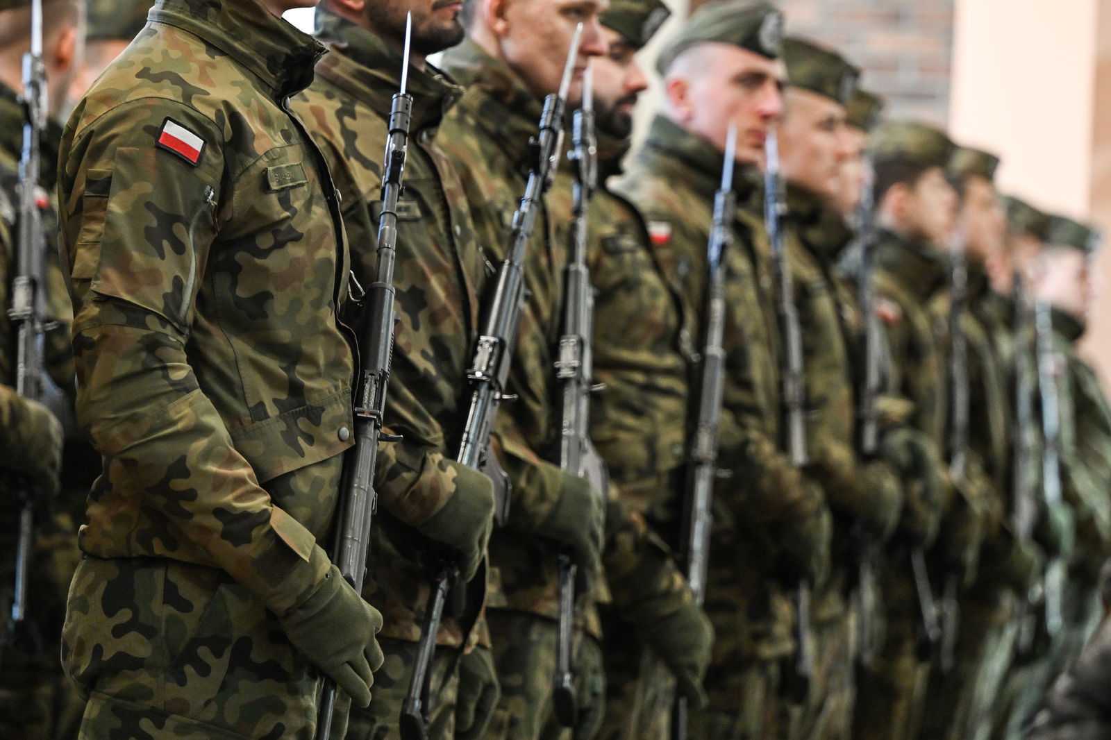 Armée polonaise interdit les véhicules chinois dans les zones militaires en raison d’un risque d’espionnage