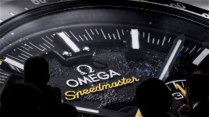 Omega betaalt 3,1 miljoen euro voor… valse Omega Speedmaster