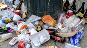 Jupiler en Cara lanceren campagne tegen zwerfvuil bierblikken