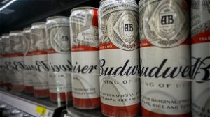 Amerikaanse verpakkingsafdeling AB InBev in de etalage