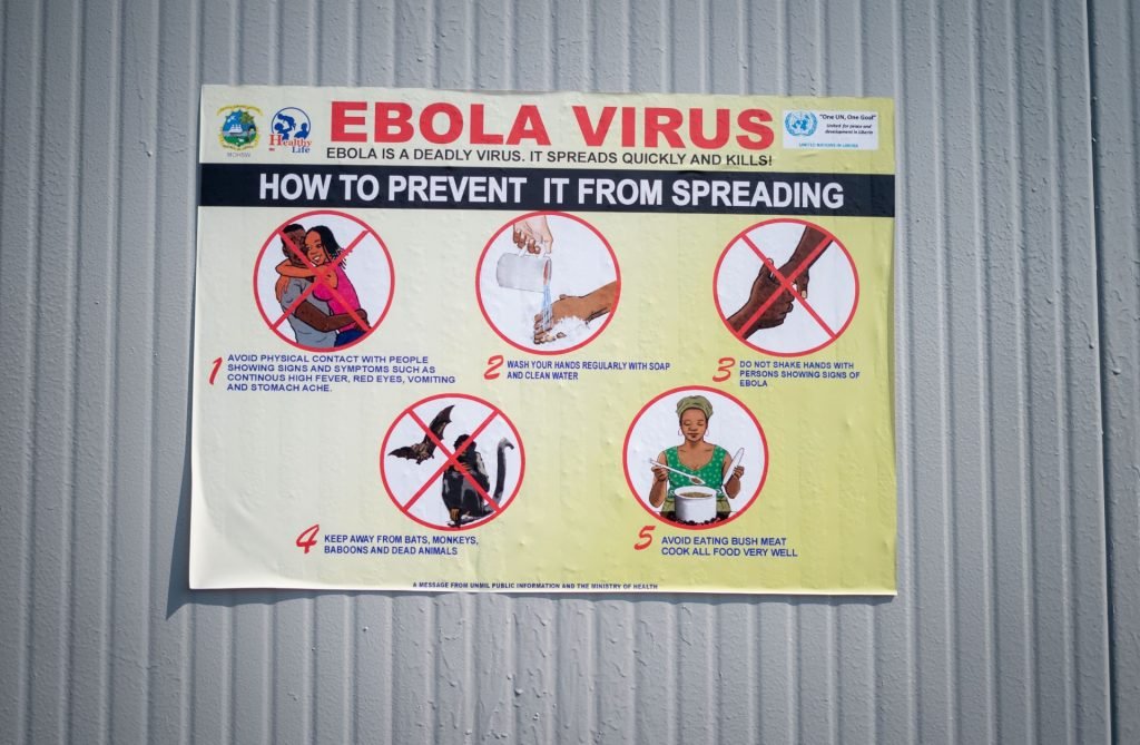 Infoposter over hoe de verspreiding van het ebolavirus te voorkomen