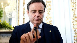De schaduw van de leider: moet Bart De Wever (N-VA) straks vervellen tot ‘redder van België’?