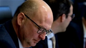 Topman Volksgezondheid met ziekteverlof na tweede negatieve evaluatie
