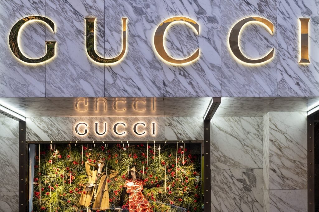 Gucci Lance Des Chaussures A 13 Euros Mais Elles Sont Un Brin Particulieres Business Am