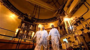 Werelddebuut van mini-kerncentrale: China schakelt kleine modulaire kernreactor aan op het net