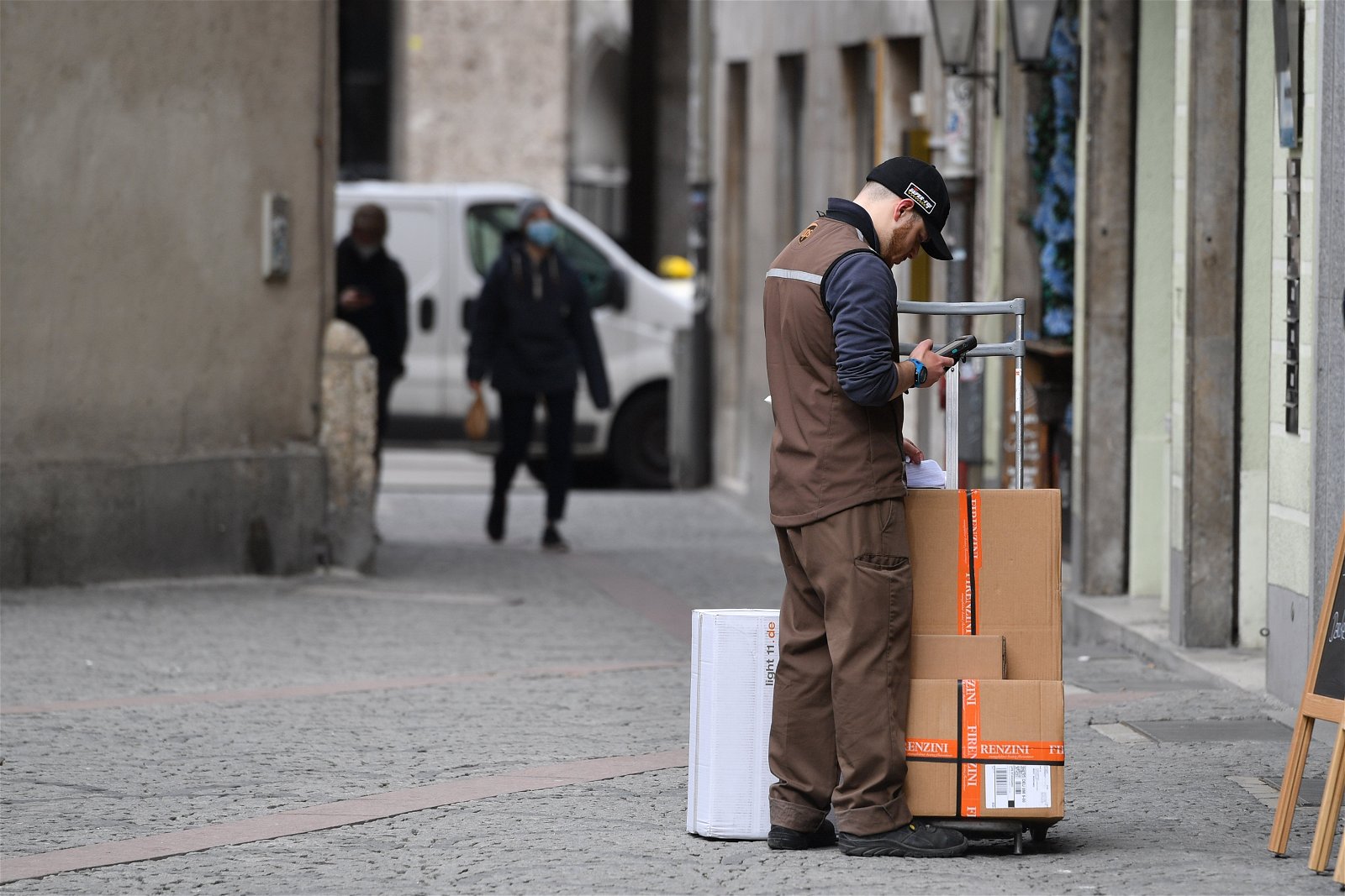 Zelfstandige Pakketbezorgers Dagvaarden PostNL In Nederland Voor ...