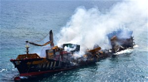 Sri Lanka zet zich schrap voor milieuramp: uitgebrand containerschip aan het zinken